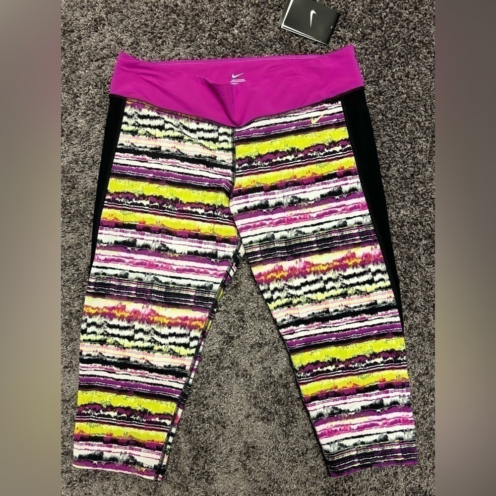 NWT Nike Dry-Fit Mid Rise Training Shorts Capris Womens Size X-Large